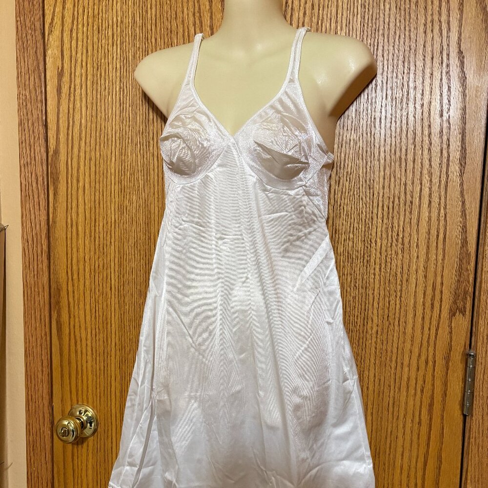 (Donated to Goodwill)  Vanity Fair dress slip White size 34